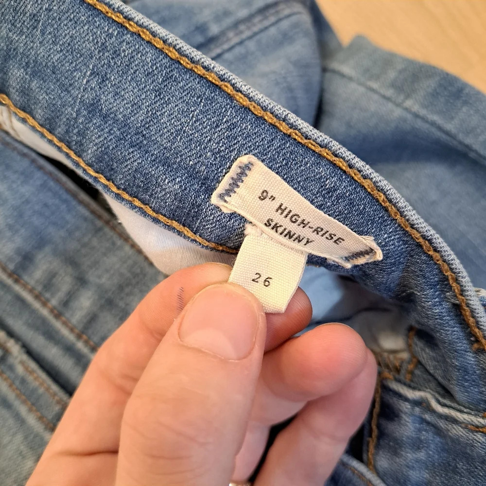 Madewell 9" High-Rise Medium Wash Distressed Hem Stretch Skinny Jeans Size 26 - Picture 5 of 9